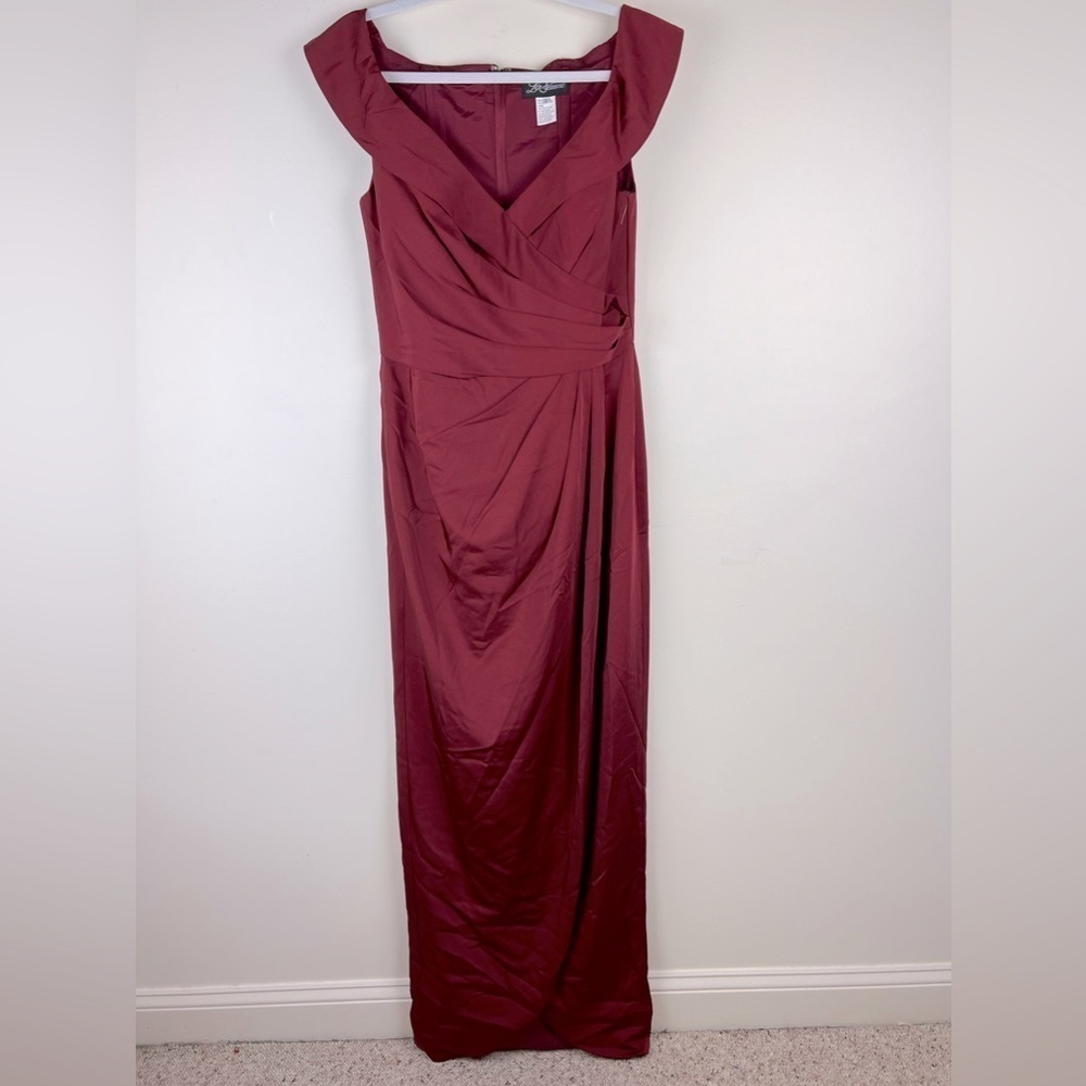 La Femme | Romantic Surplice Off the Shoulder Column Gown Dress Burgundy | 8 - Picture 5 of 7